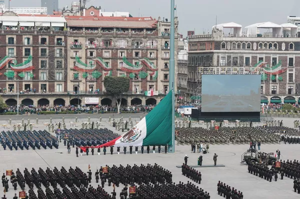 Desfile cívico militar para conmemorar la independencia de México. - Sputnik Mundo