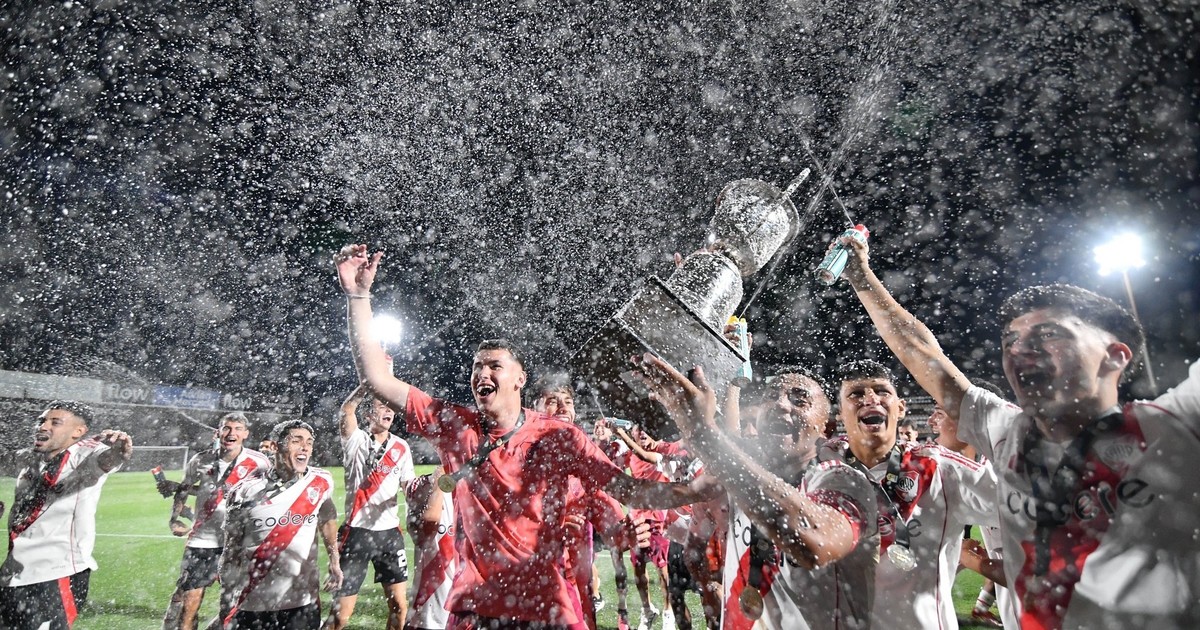 Los festejos de River tras ganar la Copa Proyección: el recuerdo de Madrid y el «podemos ser unos supercampeones» de uno de los protagonistas